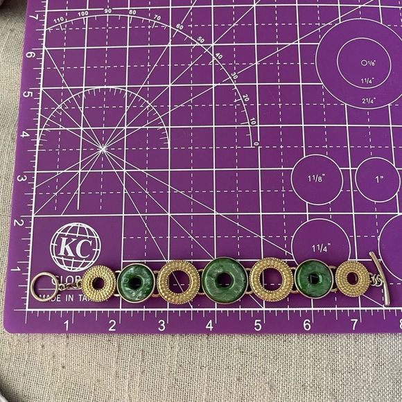 Signed Monet Green Life Saver Gold Tone Circle Bracelet Toggle Clasp 7.5”L - Picture 9 of 9